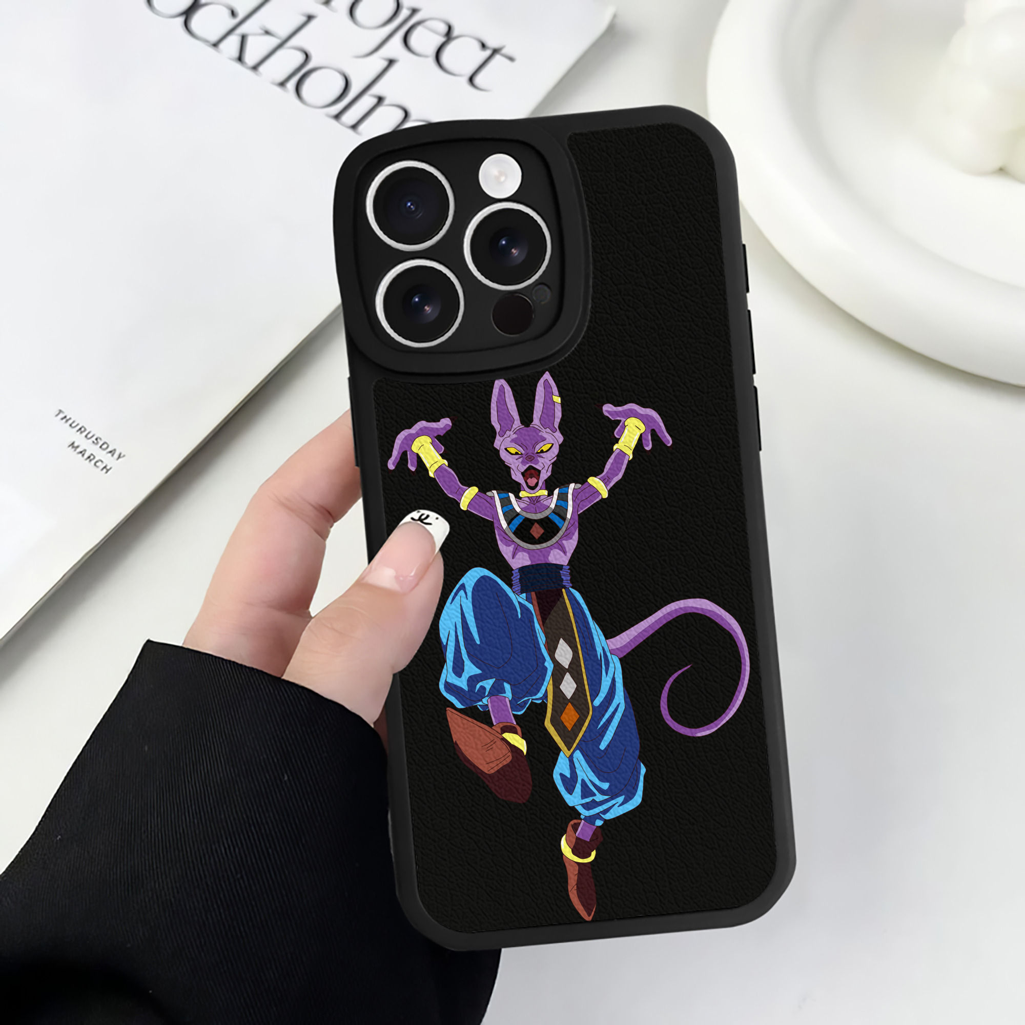 （画像用） ドラゴンボール ビルス 破壊神ビルス DRAGON BALL Beerus Birusu 【iPhone 16シリーズ対応】シリコンスマホケース（レザー調） 材質：シリコン